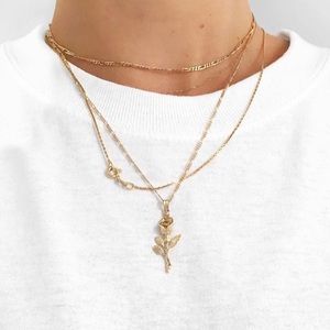 Vesper Classic Rose Necklace